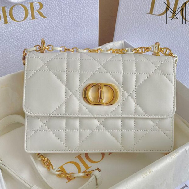 Học lỏm cách mở khoá túi Dior cực đơn giản cho từng loại 2026 Học lỏm cách mở khoá túi Dior cực đơn giản cho từng loại 2026