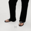 Dép Gucci nam Riviera xỏ ngón màu đen logo kim loại màu bạc MGD7 2026