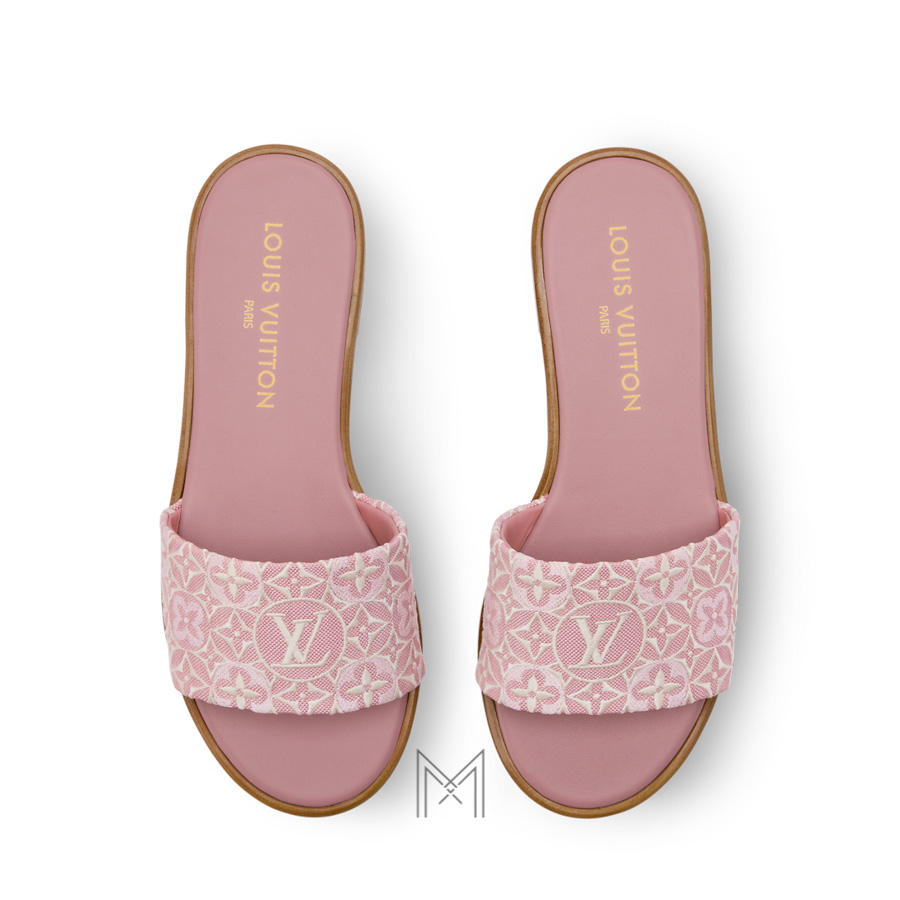 Dép nữ Louis Vuitton Lily quai ngang màu hồng hoạ tiết LVD11 2026 Dép nữ Louis Vuitton Lily quai ngang màu hồng hoạ tiết LVD11 2026