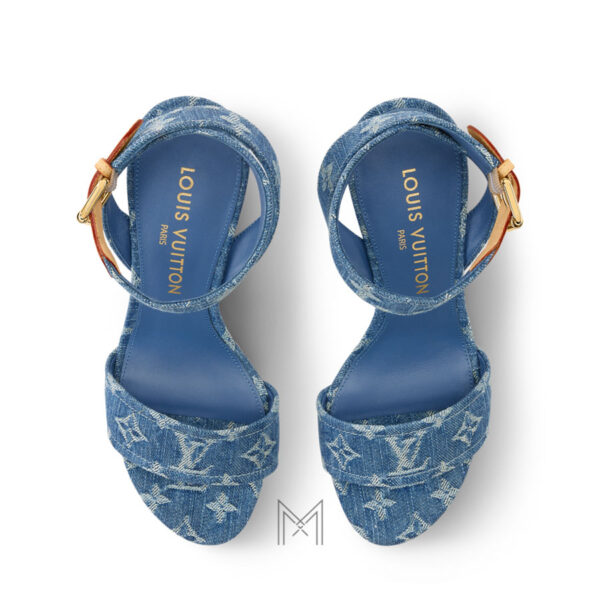 Dép Sandals cao gót màu xanh denim hoạ tiết monogram LVD70