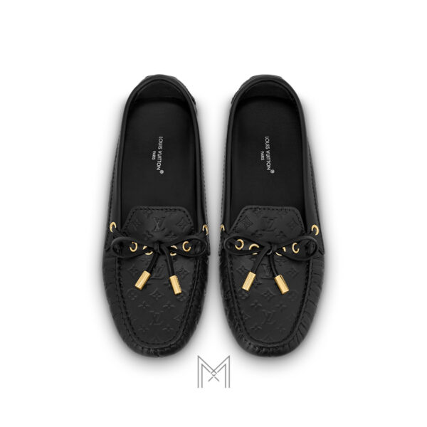 Giày Moca nữ Louis Vuitton Gloria màu đen hoạ tiết dập nổi MLV1