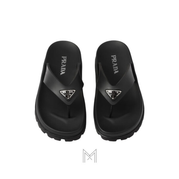 Dép xỏ ngón Prada Rubber màu đen logo bạc chính hãng MHHP002