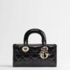 Túi Xách Đeo Chéo Dior Lady D-Joy Màu Đen Da Patent Thời Trang DR024 2026 Túi Xách Đeo Chéo Dior Lady D-Joy Màu Đen Da Patent Thời Trang DR024 2026