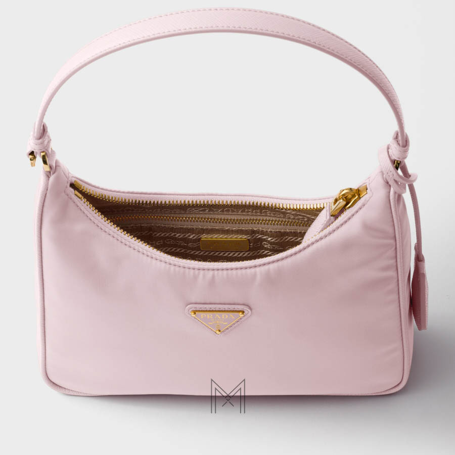 Túi Prada màu hồng kẹp nách logo vàng authentic TPD005 2026 Túi Prada màu hồng kẹp nách logo vàng authentic TPD005 2026