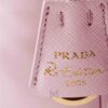 Túi Prada màu hồng kẹp nách logo vàng authentic TPD005 2026 Túi Prada màu hồng kẹp nách logo vàng authentic TPD005 2026