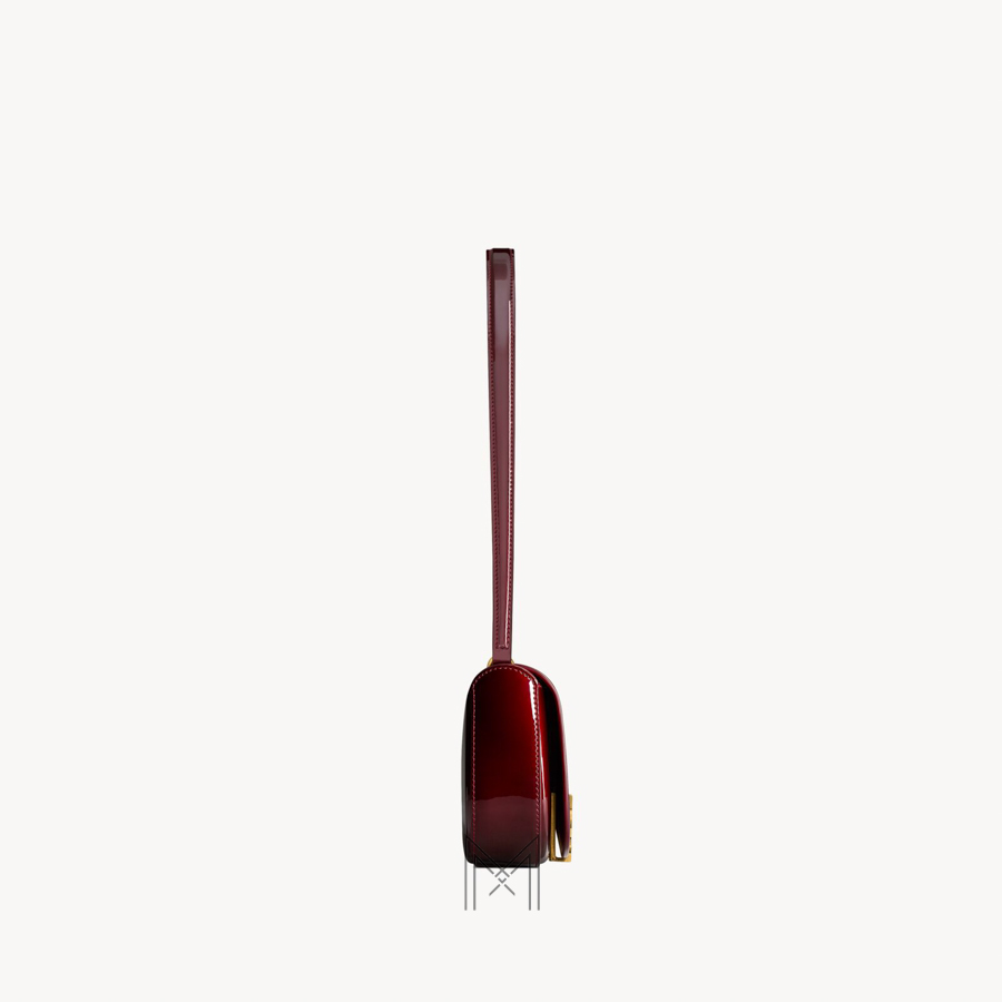 Túi xách YSL Voltaire màu đỏ da bóng logo vàng authentic MHHY062 2026 Túi xách YSL Voltaire màu đỏ da bóng logo vàng authentic MHHY062 2026