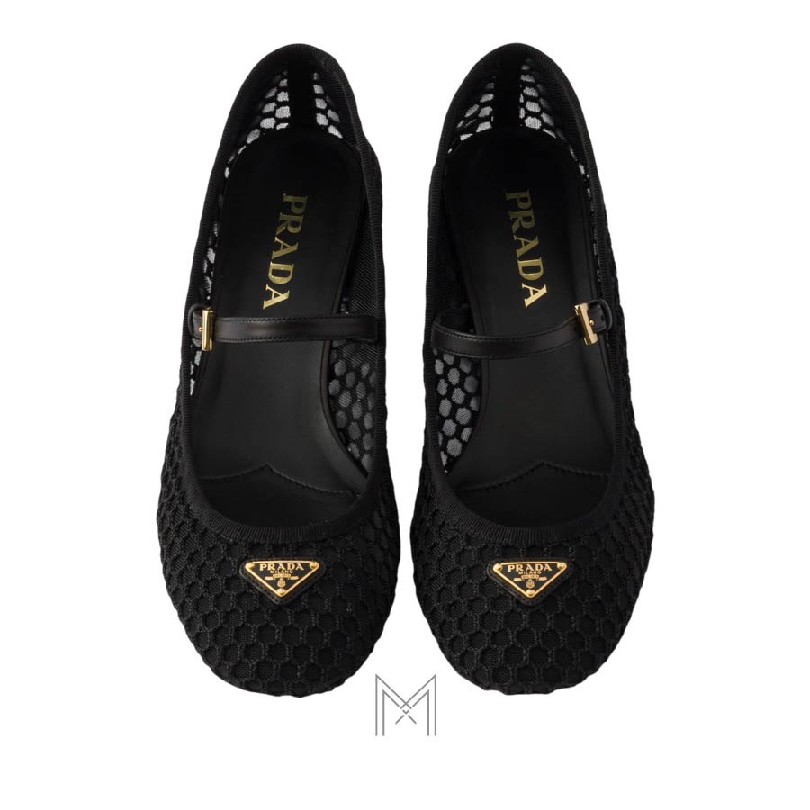 Giày búp bê cao gót Prada Mesh Fabric màu đen logo vàng chính hãng MHNP100 2026 Giày búp bê cao gót Prada Mesh Fabric màu đen logo vàng chính hãng MHNP100 2026