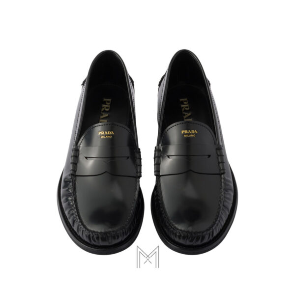 Giày loafer Prada Brushed leather màu đen chính hãng MHNP069