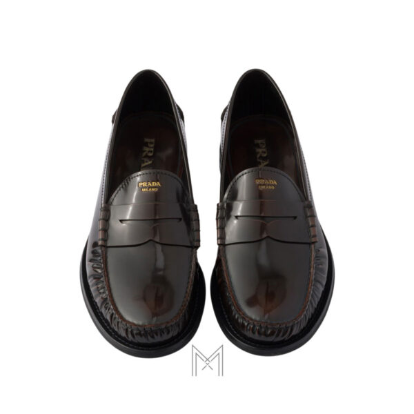 Giày loafer Prada Brushed leather màu đỏ rượu trầm chính hãng MHNP070