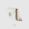 Ví đeo chéo Gucci Marmont màu trắng logo GG kim loại màu vàng MVG85 2026
