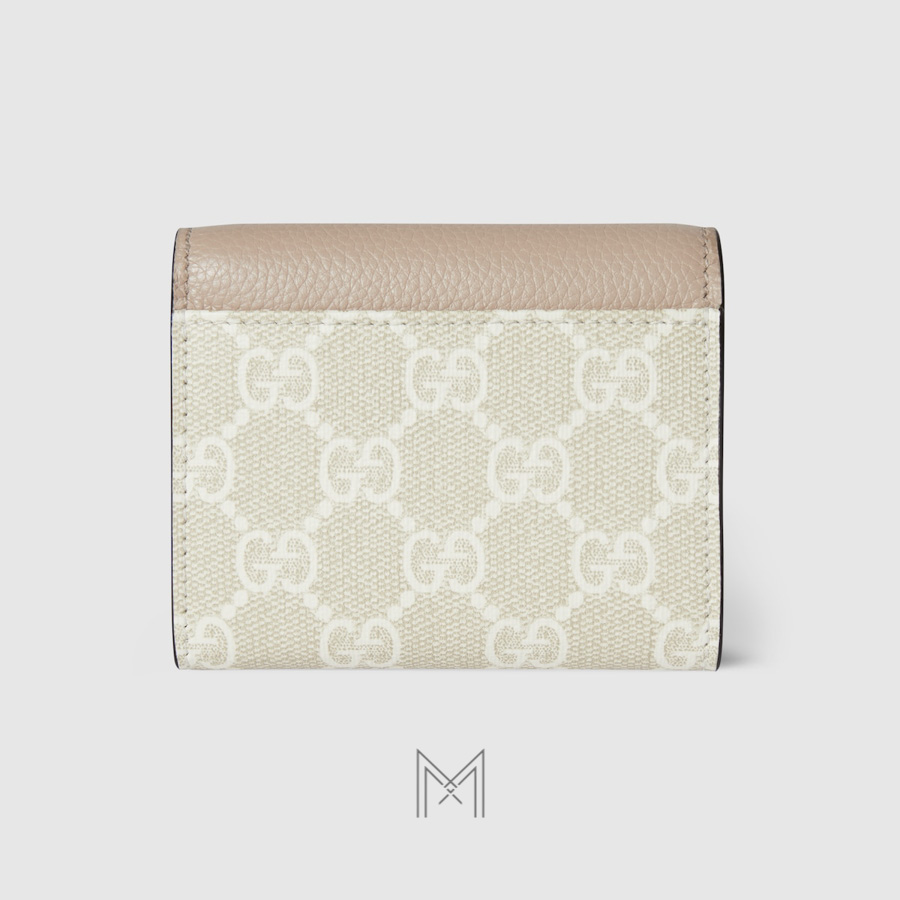 Ví Gucci phối màu hoạ tiết logo kim loại màu vàng MVG119 2026 Ví Gucci phối màu hoạ tiết logo kim loại màu vàng MVG119 2026