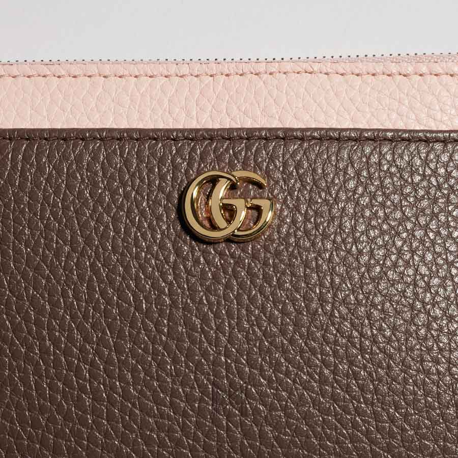 Ví Gucci màu nâu phối hồng da sần chính hãng MVG101 2026 Ví Gucci màu nâu phối hồng da sần chính hãng MVG101 2026