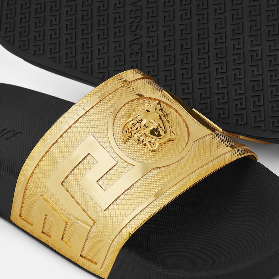 Dép quai ngang Versace màu vàng hàng hiệu chính hãng MGV015 2026 Dép quai ngang Versace màu vàng hàng hiệu chính hãng MGV015 2026