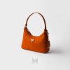 Túi kẹp nách Prada Re-Edition 2005 màu cam logo vàng chính hãng MHTP015 2026