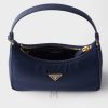 Túi kẹp nách Prada Re-Edition 2005 màu xanh navy logo vàng chính hãng MHTP016 2026 Túi kẹp nách Prada Re-Edition 2005 màu xanh navy logo vàng chính hãng MHTP016 2026