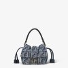 Túi xách mini Fendi Baguette Mamma màu xanh hoạ tiết FF MHH027 2026 Túi xách mini Fendi Baguette Mamma màu xanh hoạ tiết FF MHH027 2026
