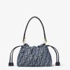 Túi xách Fendi Mamma Baguette Medium màu xanh hoạ tiết FF MHH054 2026 Túi xách Fendi Mamma Baguette Medium màu xanh hoạ tiết FF MHH054 2026