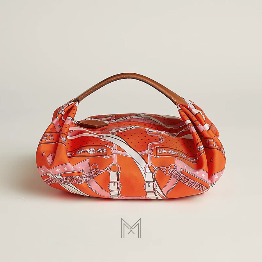 Túi xách Hermes Balusoie lụa in hoạ tiết La Promenade du Matin Bandana MTH021 2026 Túi xách Hermes Balusoie lụa in hoạ tiết La Promenade du Matin Bandana MTH021 2026