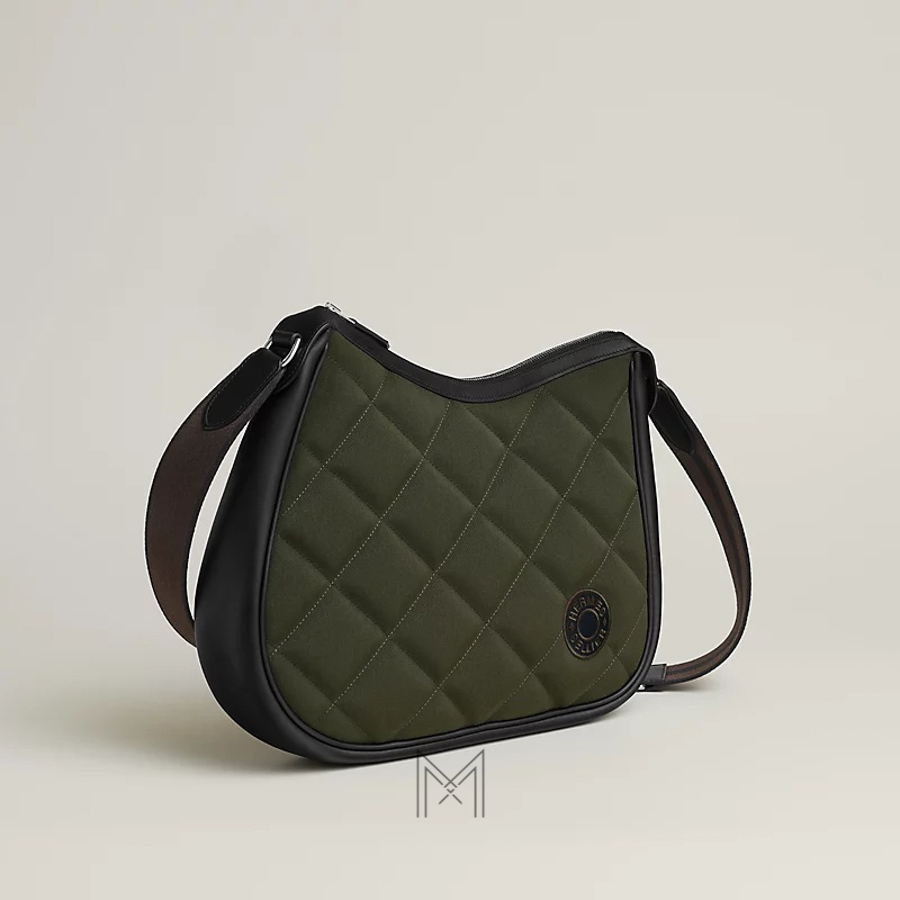 Túi đeo chéo Hermes Horseback màu xanh rêu vải canvas phối da MTH081 2026 Túi đeo chéo Hermes Horseback màu xanh rêu vải canvas phối da MTH081 2026