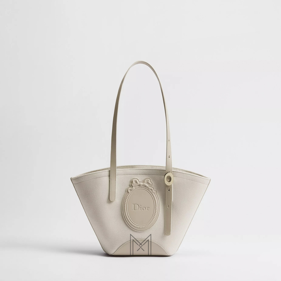 Túi Xách Mini Dior Blooming Bag Beige Canvas and Black Dior Médaillon Debossed Calfskin JJT243 2026 Túi Xách Mini Dior Blooming Bag Beige Canvas and Black Dior Médaillon Debossed Calfskin JJT243 2026