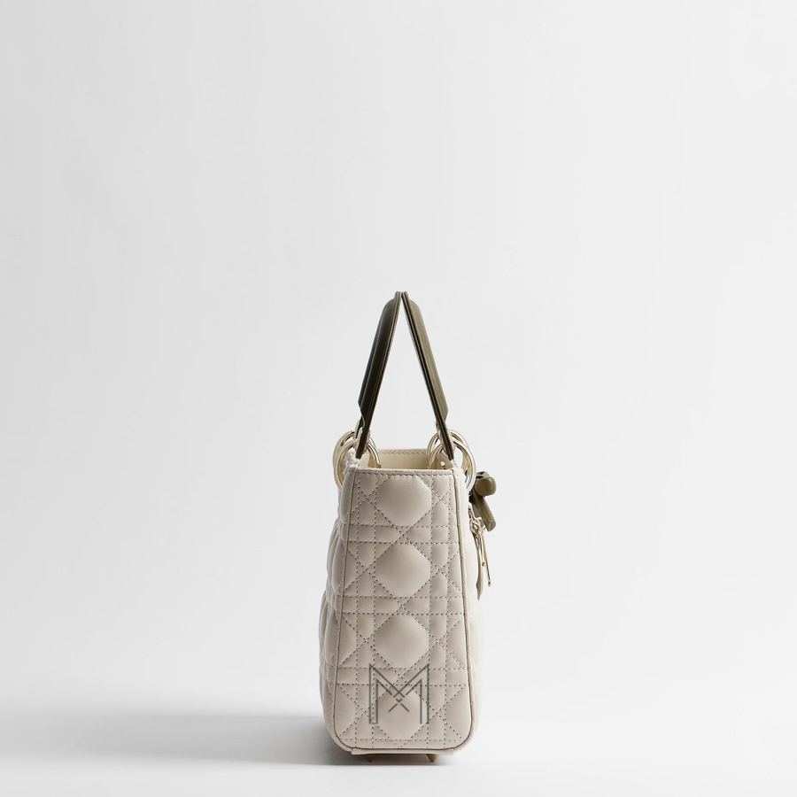Túi Xách Đeo Chéo Small Lady Dior Bag with Strap Two-Tone Craie and Khaki Cannage Lambskin JTT114 2026 Túi Xách Đeo Chéo Small Lady Dior Bag with Strap Two-Tone Craie and Khaki Cannage Lambskin JTT114 2026