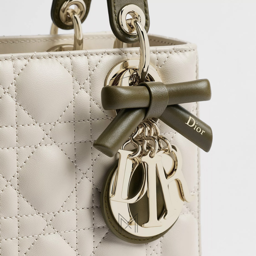 Túi Xách Đeo Chéo Small Lady Dior Bag with Strap Two-Tone Craie and Khaki Cannage Lambskin JTT114 2026 Túi Xách Đeo Chéo Small Lady Dior Bag with Strap Two-Tone Craie and Khaki Cannage Lambskin JTT114 2026