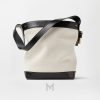 Túi xách Versace Pivot canvas phối da màu trắng quai đen MTV184 2026 Túi xách Versace Pivot canvas phối da màu trắng quai đen MTV184 2026