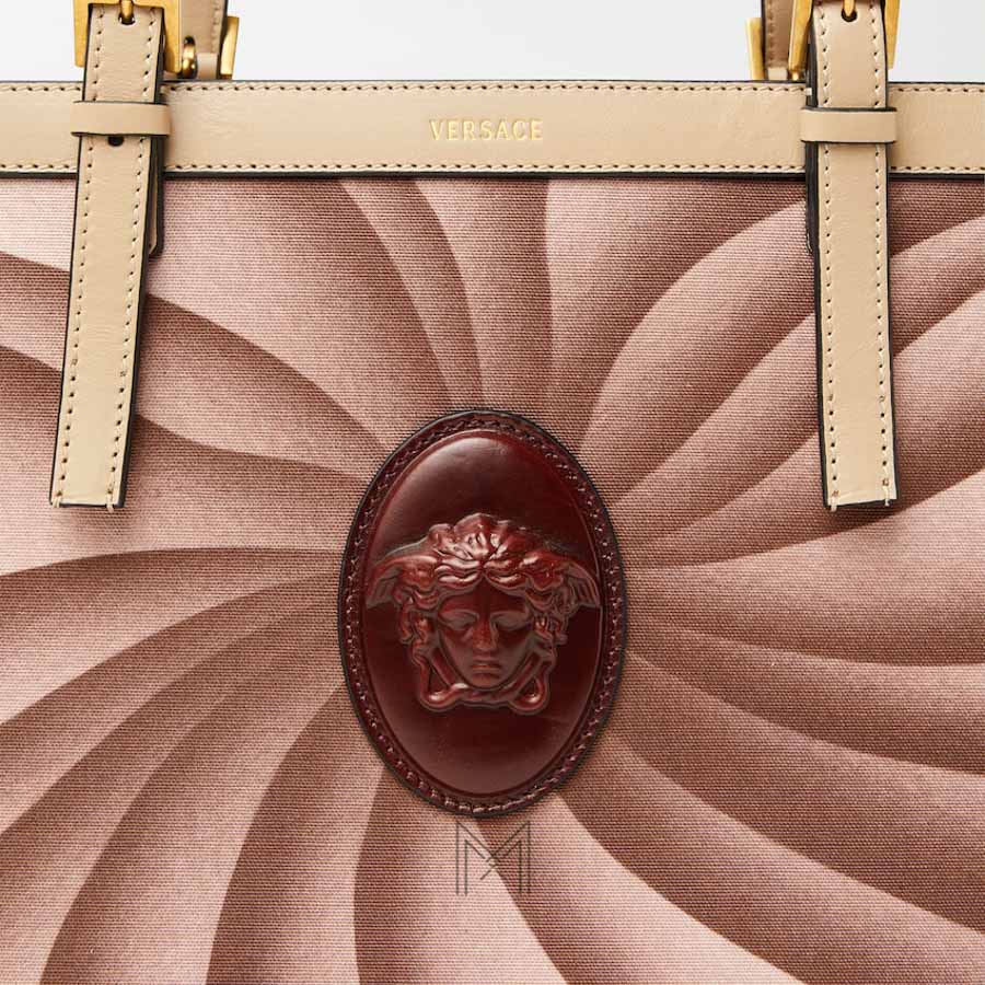 Túi xách Versace Rivière hoạ tiết The Vortex chính hãng MTV126 2026 Túi xách Versace Rivière hoạ tiết The Vortex chính hãng MTV126 2026