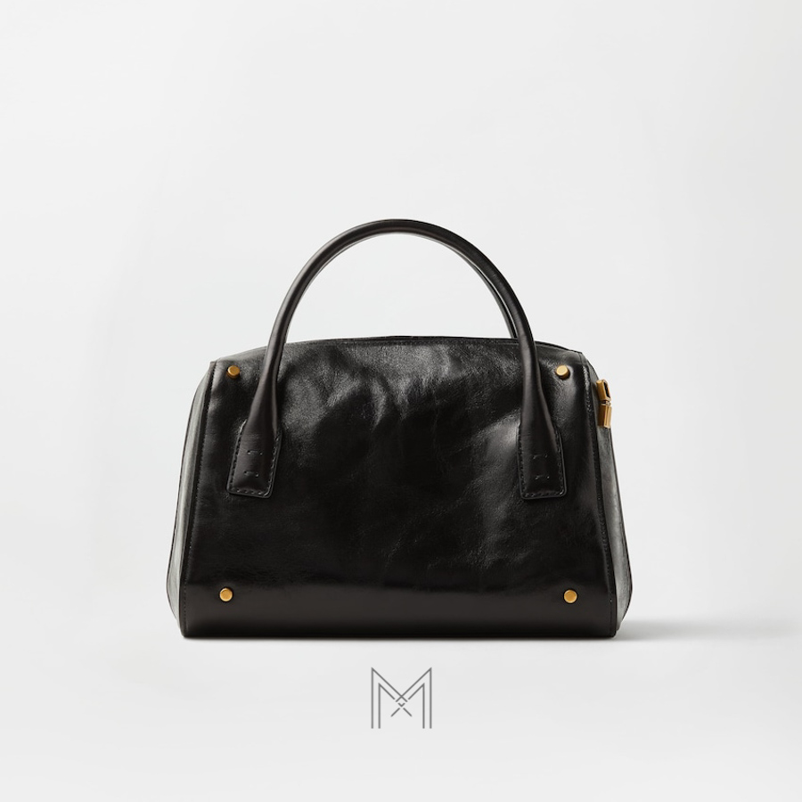 Túi xách đeo chéo Versace Roomy Boston màu đen chính hãng MTV181 2026 Túi xách đeo chéo Versace Roomy Boston màu đen chính hãng MTV181 2026