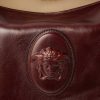 Túi xách đeo chéo Versace Roomy Boston màu đỏ nâu đậm MTV180 2026 Túi xách đeo chéo Versace Roomy Boston màu đỏ nâu đậm MTV180 2026