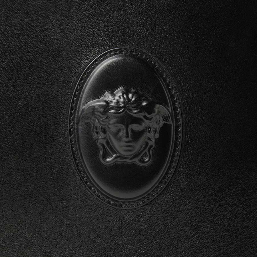 Túi cầm tay Versace Lou da màu đen da bê chính hãng MTV037 2026 Túi cầm tay Versace Lou da màu đen da bê chính hãng MTV037 2026