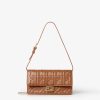 Túi đeo chéo Fendi Baguette màu nâu da nappa dập nổi FF MHH011 2026 Túi đeo chéo Fendi Baguette màu nâu da nappa dập nổi FF MHH011 2026