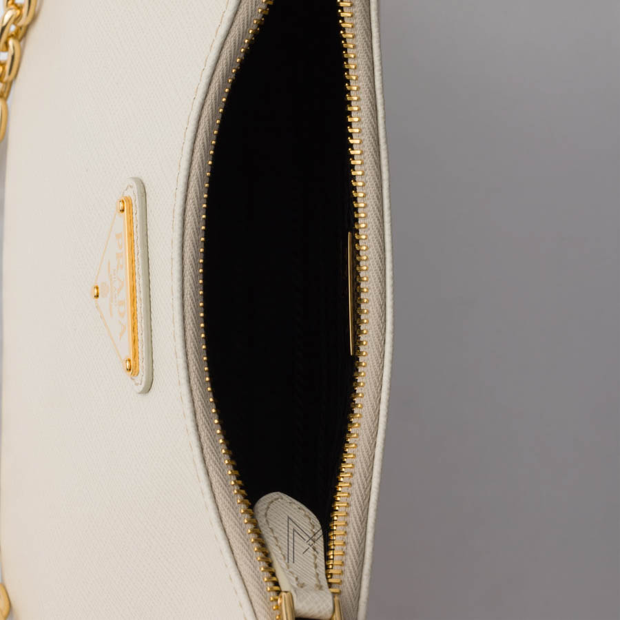 Túi đeo vai Prada Re-Edition 2005 màu trắng kem dây xích vàng chính hãng MHTP124 2026 Túi đeo vai Prada Re-Edition 2005 màu trắng kem dây xích vàng chính hãng MHTP124 2026