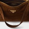Túi đeo vai Prada Aimée màu nâu da lộn logo vàng chính hãng MHTP151 2026 Túi đeo vai Prada Aimée màu nâu da lộn logo vàng chính hãng MHTP151 2026