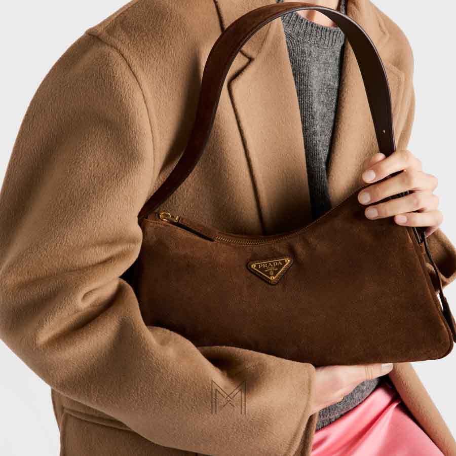 Túi đeo vai Prada Aimée màu nâu da lộn logo vàng chính hãng MHTP151 2026 Túi đeo vai Prada Aimée màu nâu da lộn logo vàng chính hãng MHTP151 2026
