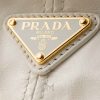 Túi xách đeo chéo Prada Bonnie màu trắng logo vàng chính hãng MHTP085 2026 Túi xách đeo chéo Prada Bonnie màu trắng logo vàng chính hãng MHTP085 2026