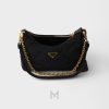Túi đeo vai Prada Re-Edition màu đen dây xích vàng chính hãng MHTP091 2026 Túi đeo vai Prada Re-Edition màu đen dây xích vàng chính hãng MHTP091 2026