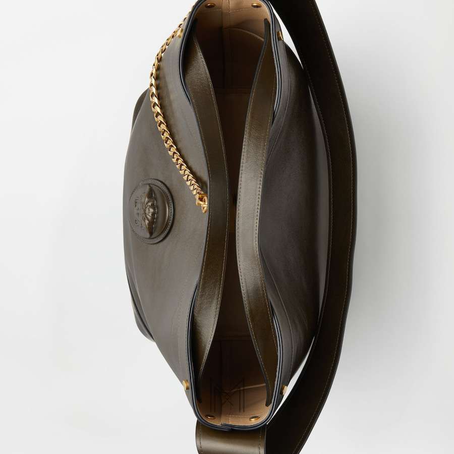 Túi xách Versace dáng xô màu xanh rêu da bê authentic MTV208 2026 Túi xách Versace dáng xô màu xanh rêu da bê authentic MTV208 2026