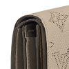Ví Ngắn Cúc Bấm LV Iris Màu Be Monogram Mahina Chính Hãng VLV102 2026 Ví Ngắn Cúc Bấm LV Iris Màu Be Monogram Mahina Chính Hãng VLV102 2026