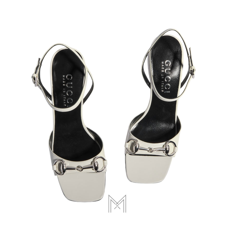 Sandal Gucci cao gót màu trắng khóa Horsebit bạc chính hãng MHDG009 2026 Sandal Gucci cao gót màu trắng khóa Horsebit bạc chính hãng MHDG009 2026