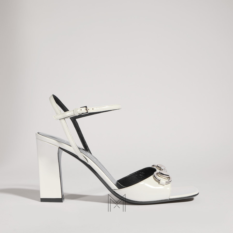 Sandal Gucci cao gót màu trắng khóa Horsebit bạc chính hãng MHDG009 2026 Sandal Gucci cao gót màu trắng khóa Horsebit bạc chính hãng MHDG009 2026