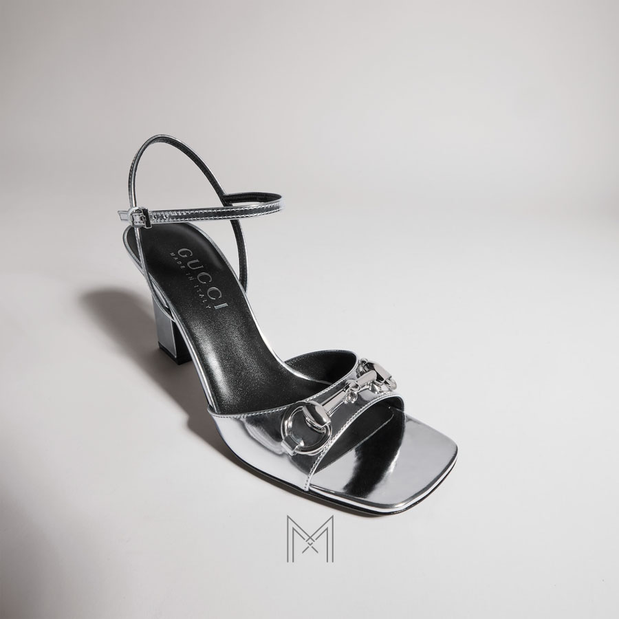Sandal Gucci cao gót màu bạc khóa Horsebit bạc chính hãng MHDG010 2026 Sandal Gucci cao gót màu bạc khóa Horsebit bạc chính hãng MHDG010 2026