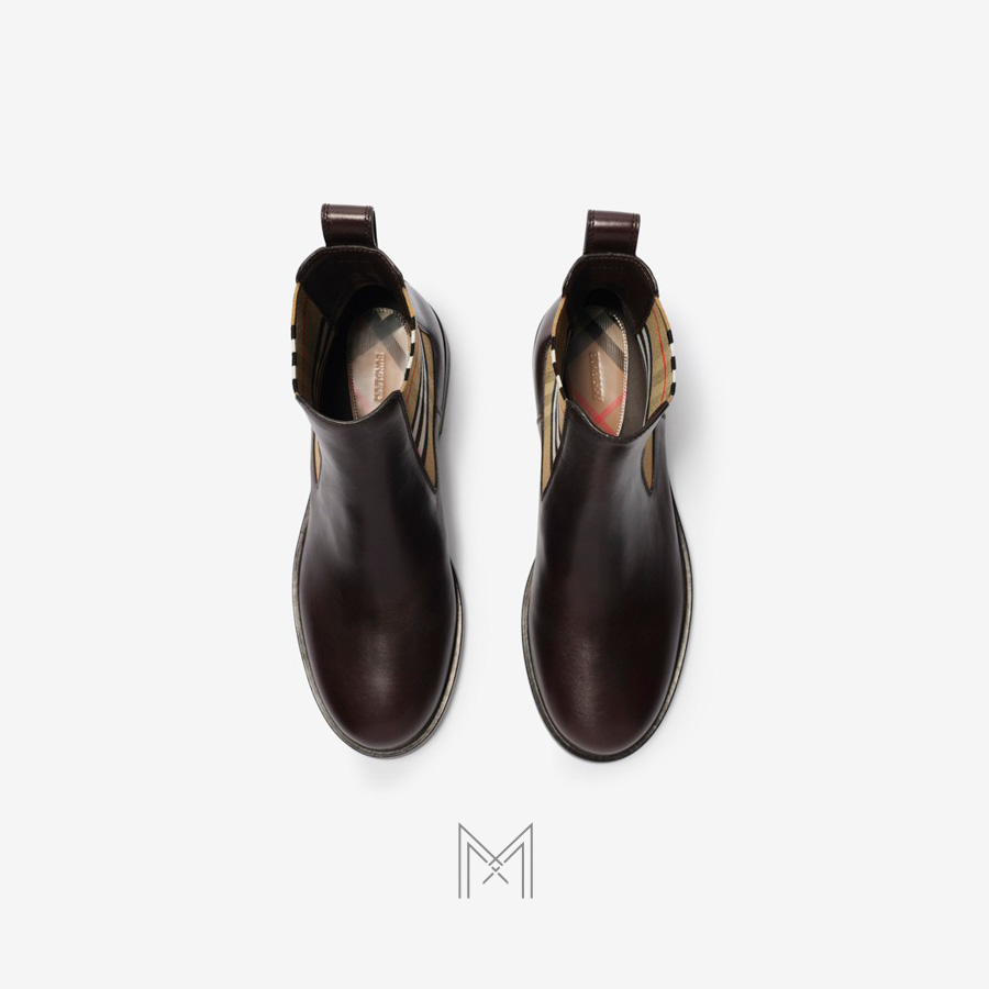 Chelsea boot Burberry màu nâu đậm phối họa tiết be chính hãng MHGB045 2026 Chelsea boot Burberry màu nâu đậm phối họa tiết be chính hãng MHGB045 2026