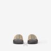 Dép Burberry quai ngang chính hãng màu be đế đen MHDB001 2026 Dép Burberry quai ngang chính hãng màu be đế đen MHDB001 2026