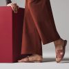 Dép quai ngang Hermes nữ chính hãng màu hồng trầm MHHH091 2026
