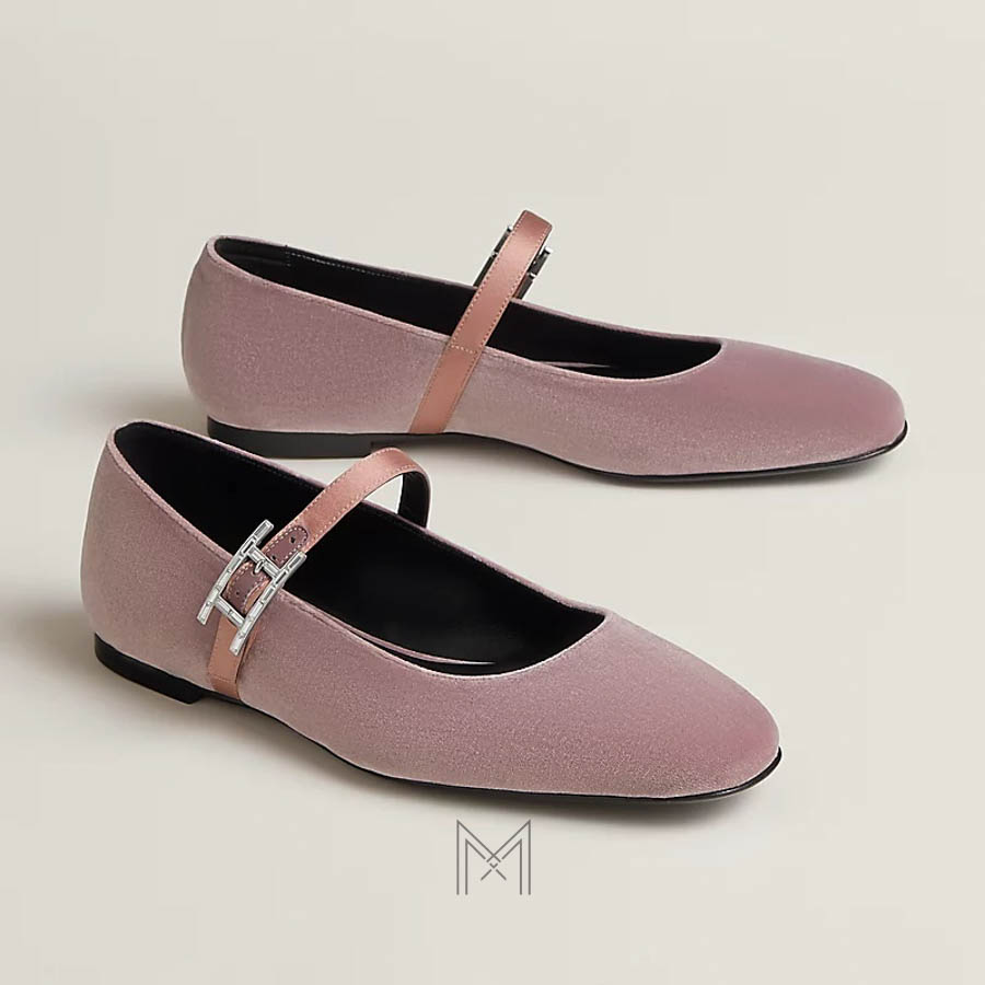 Giày búp bê Hermes màu hồng da lộn chính hãng MHGH053 2026 Giày búp bê Hermes màu hồng da lộn chính hãng MHGH053 2026