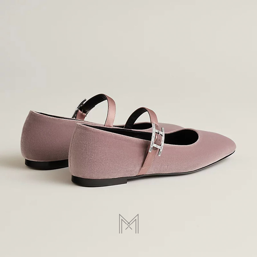 Giày búp bê Hermes màu hồng da lộn chính hãng MHGH053 2026 Giày búp bê Hermes màu hồng da lộn chính hãng MHGH053 2026