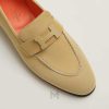 Giày loafer nữ Hermes chính hãng màu be đậm da lộn MHGH057 2026 Giày loafer nữ Hermes chính hãng màu be đậm da lộn MHGH057 2026