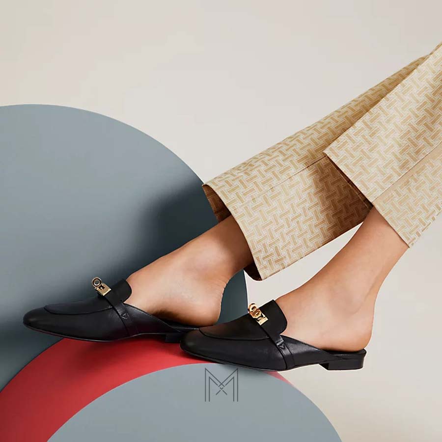 Giày sục Hermes chính hãng màu đen khoá vàng MHGH078 2026 Giày sục Hermes chính hãng màu đen khoá vàng MHGH078 2026