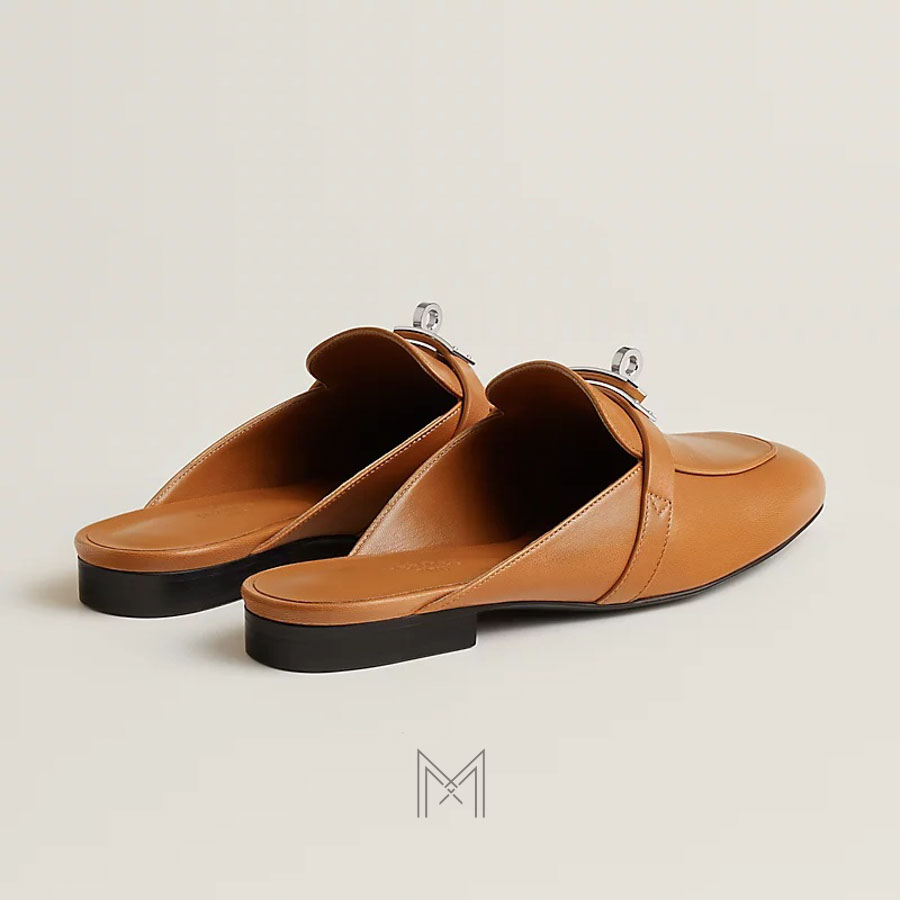 Giày sục Hermes chính hãng màu nâu bò khoá bạc MHGH082 2026 Giày sục Hermes chính hãng màu nâu bò khoá bạc MHGH082 2026